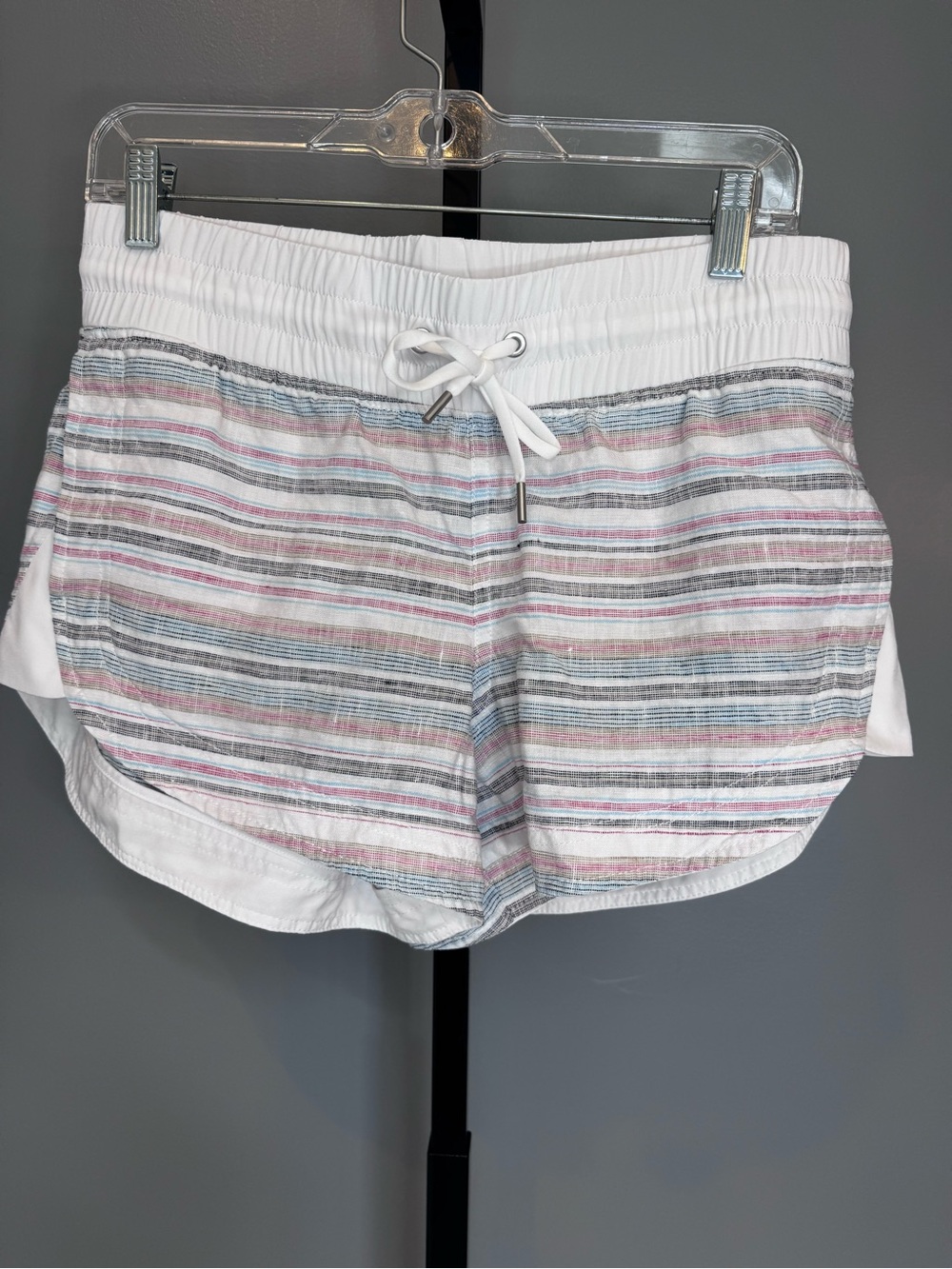 Athleta 100% Linen Striped Boardwalk Shorts White Multicolor Size 8 - Picture 2 of 8